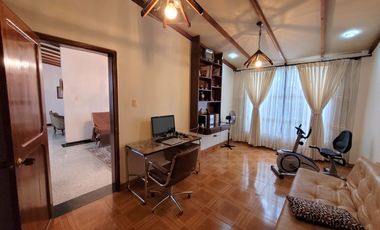 SE ARRIENDA CASA COMERCIAL EN LA CRA 7 CERCA AL LAGO, VIA PRINCIPAL.