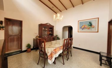 SE ARRIENDA CASA COMERCIAL EN LA CRA 7 CERCA AL LAGO, VIA PRINCIPAL.