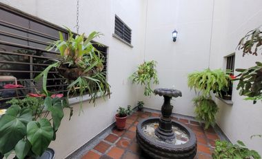 SE ARRIENDA CASA COMERCIAL EN LA CRA 7 CERCA AL LAGO, VIA PRINCIPAL.