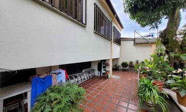 SE ARRIENDA CASA COMERCIAL EN LA CRA 7 CERCA AL LAGO, VIA PRINCIPAL.