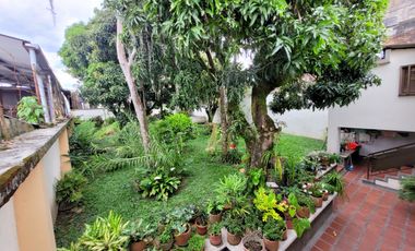 SE ARRIENDA CASA COMERCIAL EN LA CRA 7 CERCA AL LAGO, VIA PRINCIPAL.