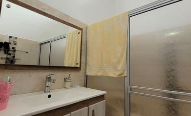 SE ARRIENDA CASA COMERCIAL EN LA CRA 7 CERCA AL LAGO, VIA PRINCIPAL.