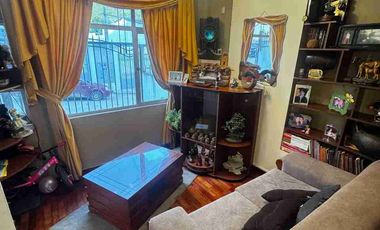 VENTA DE CASA TRES PISOS + 1 MINI DEPARTAMENTO EN LOS MOLINOS, SECTOR JIPIRO (COMPLEJO FERIAL) LOJA