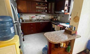 VENTA DE CASA TRES PISOS + 1 MINI DEPARTAMENTO EN LOS MOLINOS, SECTOR JIPIRO (COMPLEJO FERIAL) LOJA