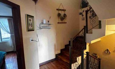 VENTA DE CASA TRES PISOS + 1 MINI DEPARTAMENTO EN LOS MOLINOS, SECTOR JIPIRO (COMPLEJO FERIAL) LOJA