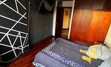 VENTA DE CASA TRES PISOS + 1 MINI DEPARTAMENTO EN LOS MOLINOS, SECTOR JIPIRO (COMPLEJO FERIAL) LOJA