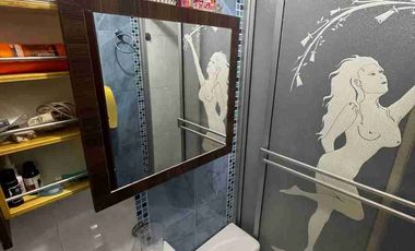 VENTA DE CASA TRES PISOS + 1 MINI DEPARTAMENTO EN LOS MOLINOS, SECTOR JIPIRO (COMPLEJO FERIAL) LOJA