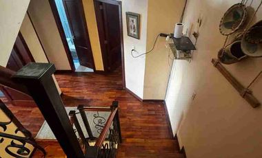 VENTA DE CASA TRES PISOS + 1 MINI DEPARTAMENTO EN LOS MOLINOS, SECTOR JIPIRO (COMPLEJO FERIAL) LOJA