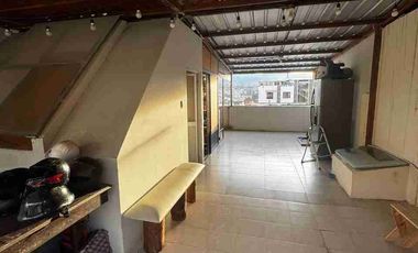 VENTA DE CASA TRES PISOS + 1 MINI DEPARTAMENTO EN LOS MOLINOS, SECTOR JIPIRO (COMPLEJO FERIAL) LOJA
