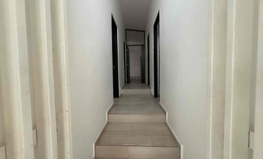 Casa sola con alberca en fraccionamiento con vigilancia