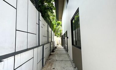 1000 sqm Three-Storey Newly Renovated Beautiful House near Capitol Homes, Ateneo de Manila University, UP Town Centet