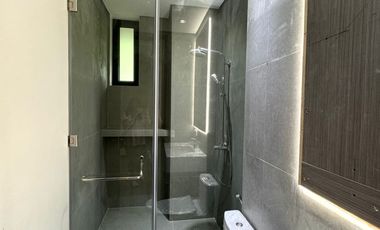 1000 sqm Three-Storey Newly Renovated Beautiful House near Capitol Homes, Ateneo de Manila University, UP Town Centet