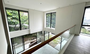 1000 sqm Three-Storey Newly Renovated Beautiful House near Capitol Homes, Ateneo de Manila University, UP Town Centet