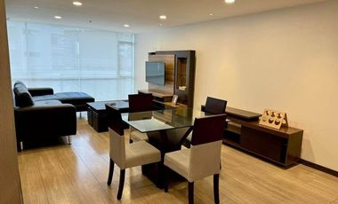 En el corazón de la ciudad ,elegante departamento (sector financiero de la ciudad,  acceso a líneas de transporte público, parques y Colegios