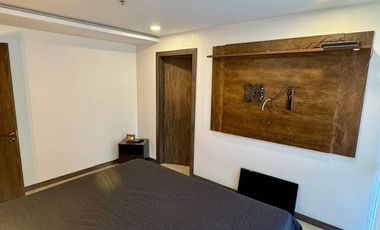 En el corazón de la ciudad ,elegante departamento (sector financiero de la ciudad,  acceso a líneas de transporte público, parques y Colegios