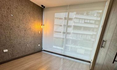 En el corazón de la ciudad ,elegante departamento (sector financiero de la ciudad,  acceso a líneas de transporte público, parques y Colegios