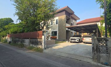 Single house for sale Modern style, 101 sqw., size 3 beds, 2 baths, 1 kitchen, 1 living room, 1 prayer room, usable area 200 sq m., price 13.8 million