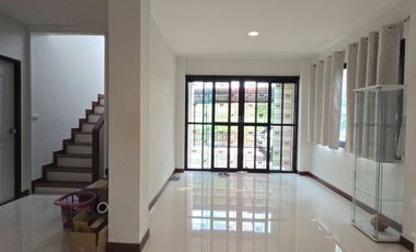 Single house for sale Modern style, 101 sqw., size 3 beds, 2 baths, 1 kitchen, 1 living room, 1 prayer room, usable area 200 sq m., price 13.8 million