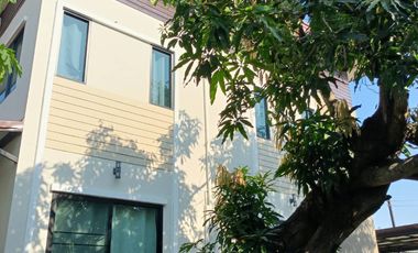 Single house for sale Modern style, 101 sqw., size 3 beds, 2 baths, 1 kitchen, 1 living room, 1 prayer room, usable area 200 sq m., price 13.8 million