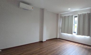 Single house for sale Modern style, 101 sqw., size 3 beds, 2 baths, 1 kitchen, 1 living room, 1 prayer room, usable area 200 sq m., price 13.8 million