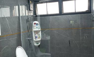 Single house for sale Modern style, 101 sqw., size 3 beds, 2 baths, 1 kitchen, 1 living room, 1 prayer room, usable area 200 sq m., price 13.8 million