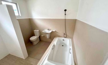 Modern 2Storey House for Rent in Fountain Grove
