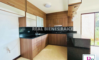 Se vende casa esquinera en unidad cerrada