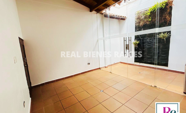 Se vende casa esquinera en unidad cerrada