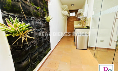 Se vende casa esquinera en unidad cerrada