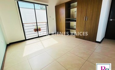 Se vende casa esquinera en unidad cerrada