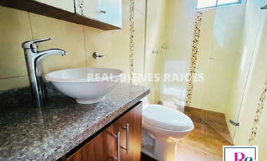 Se vende casa esquinera en unidad cerrada