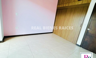 Se vende casa esquinera en unidad cerrada