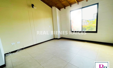 Se vende casa esquinera en unidad cerrada