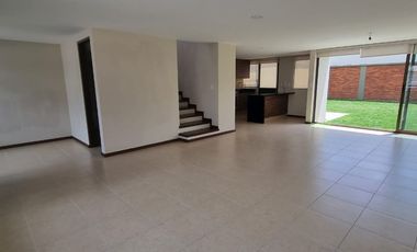CASA EN RENTA FRACC. LOMAS VIRREYES EN CALIMAYA A 15 MINUTOS GALERIAS METEPEC