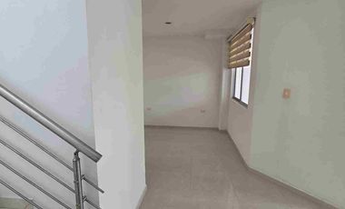 Venta de casa de dos pisos en conjunto cerrado al oriente de la ciudad,entrada por el barrio la rioja de la ciudad de neiva.