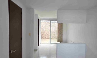 Venta de casa de dos pisos en conjunto cerrado al oriente de la ciudad,entrada por el barrio la rioja de la ciudad de neiva.