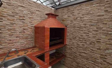 Venta de casa de dos pisos en conjunto cerrado al oriente de la ciudad,entrada por el barrio la rioja de la ciudad de neiva.