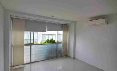 Venta de casa de dos pisos en conjunto cerrado al oriente de la ciudad,entrada por el barrio la rioja de la ciudad de neiva.