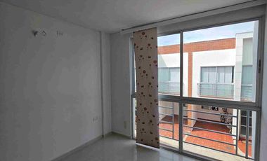 Venta de casa de dos pisos en conjunto cerrado al oriente de la ciudad,entrada por el barrio la rioja de la ciudad de neiva.