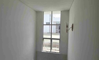 Venta de casa de dos pisos en conjunto cerrado al oriente de la ciudad,entrada por el barrio la rioja de la ciudad de neiva.