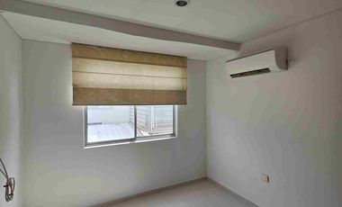 Venta de casa de dos pisos en conjunto cerrado al oriente de la ciudad,entrada por el barrio la rioja de la ciudad de neiva.