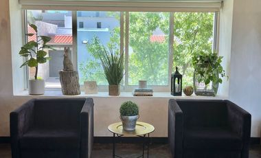 Residencia en Puerta de Hierro con alberca frente a parque