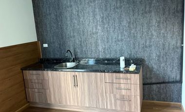 Oficina en renta – Prisma 601, lista para ocupar con 5 estacionamientos