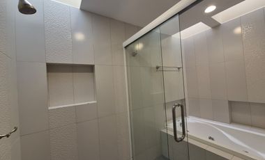 CASA EN RENTA EN FRACCIONAMIENTO UBICADO EN VÍA ATLIXCÁYOTL A UNOS PASOS DE ANGELÓPOLIS