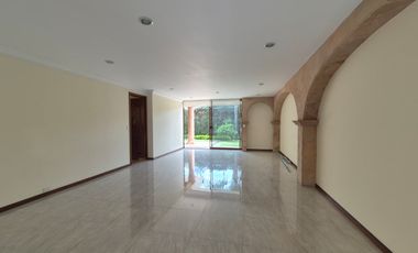 CASA EN RENTA EN FRACCIONAMIENTO UBICADO EN VÍA ATLIXCÁYOTL A UNOS PASOS DE ANGELÓPOLIS