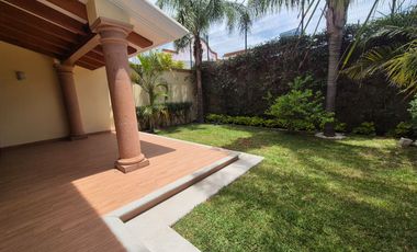 CASA EN RENTA EN FRACCIONAMIENTO UBICADO EN VÍA ATLIXCÁYOTL A UNOS PASOS DE ANGELÓPOLIS