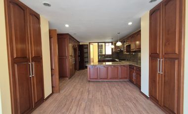 CASA EN RENTA EN FRACCIONAMIENTO UBICADO EN VÍA ATLIXCÁYOTL A UNOS PASOS DE ANGELÓPOLIS