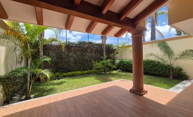 CASA EN RENTA EN FRACCIONAMIENTO UBICADO EN VÍA ATLIXCÁYOTL A UNOS PASOS DE ANGELÓPOLIS