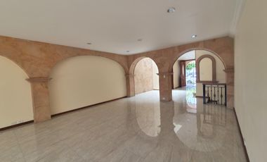 CASA EN RENTA EN FRACCIONAMIENTO UBICADO EN VÍA ATLIXCÁYOTL A UNOS PASOS DE ANGELÓPOLIS