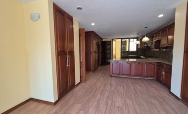 CASA EN RENTA EN FRACCIONAMIENTO UBICADO EN VÍA ATLIXCÁYOTL A UNOS PASOS DE ANGELÓPOLIS